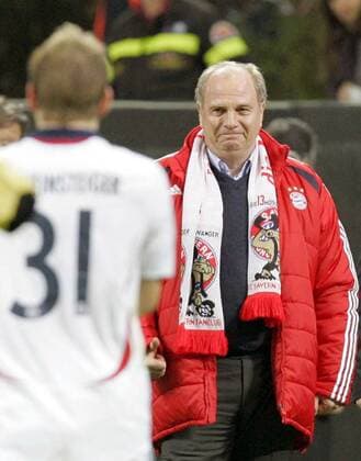 Manager Uli Hoeneß freut sich über die Leistung von Bastian Schweinsteiger (beide Bayern) Fußball EC 1 Herren Champions League 2006 2007, FC Bayern München Gruppe Mailand Harmonie Freude, Fußball EC 1 Herren Champions League 2006 2007, FC Bayern München Gruppe Mailand Harmonie Freude,