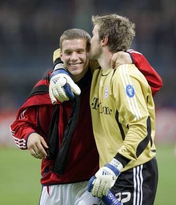 Lukas Podolski und Torwart Michael Rensing (beide Bayern) - Schlußjubel Fußball EC 1 Herren Champions League 2006 2007, FC Bayern München Gruppe Mailand Harmonie Freude, Fußball EC 1 Herren Champions League 2006 2007, FC Bayern München Gruppe Mailand Harmonie Freude,