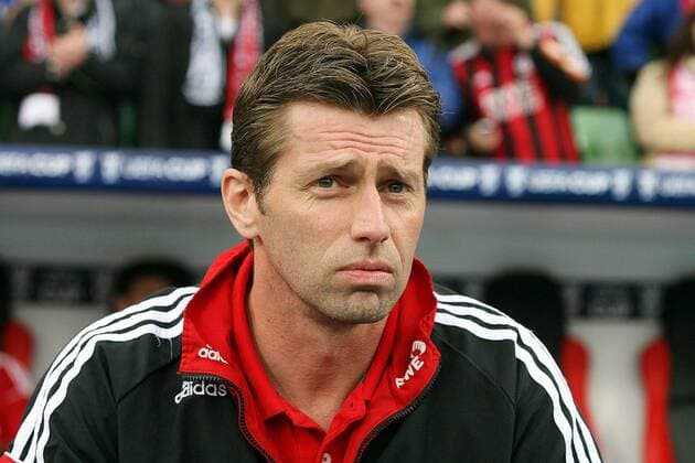 Trainer Michael Skibbe (Leverkusen) nachdenklich Fußball EC 3 Herren UEFA Cup 2006 2007, Pokal, Europapokal, Bayer 04 Leverkusen Porträt Leverkusen Nachdenklichkeit, Fußball EC 3 Herren UEFA Cup 2006 2007, Pokal, Europapokal, Bayer 04 Leverkusen Porträt Leverkusen Nachdenklichkeit,