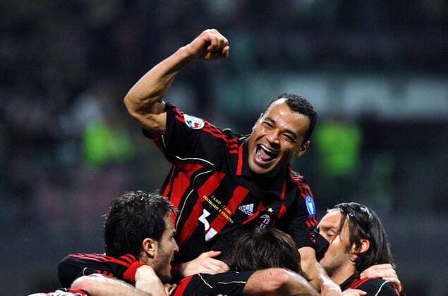 Torjubel AC Mailand u.a. Cafu (obenauf) - Fußball Herren Serie A 2006 2007, 1. Italienische Liga, AC Mailand Gruppe Mailand Begeisterung, Freude, Fußball Herren Serie A 2006 2007, 1. Italienische Liga, AC Mailand Gruppe Mailand Begeisterung, Freude,