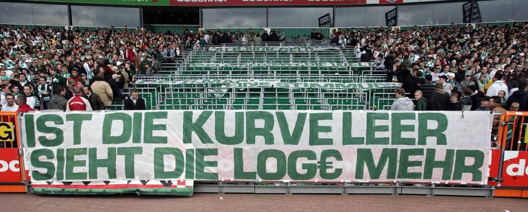Ist die Kurve leer, sieht die Loge mehr - Bremen Fans protestieren gegen die Entscheidung des Vereins, keine Aktionen mehr zu erlauben, welche die Sicht von den Logenplätzen behindern könnten Fußball 1. BL Herren Saison 2006 2007, SV Werder Bremen Totale Bremen Fußball 1. BL Herren Saison 2006 2007, SV Werder Bremen Totale Bremen