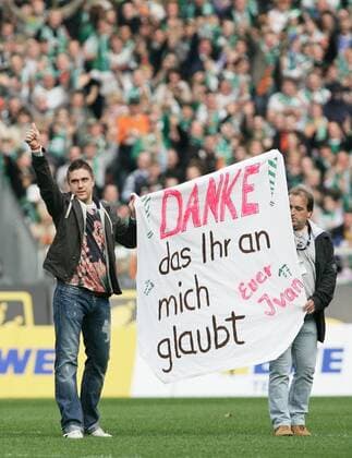 Danke, dass Ihr an mich glaubt, Euer Ivan - Ivan Klasnic (Bremen) bedankt sich für die Unterstützung während seiner Leidenszeit Fußball 1. BL Herren Saison 2006 2007, SV Werder Bremen Gruppe Bremen Fußball 1. BL Herren Saison 2006 2007, SV Werder Bremen Gruppe Bremen