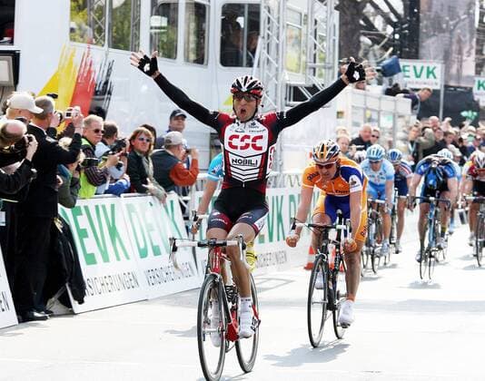 Juan Jose Haedo (Argentinien CSC, vorn) gewinnt Rund um Köln 2007 vor Graeme Brown (Australien Rabobank) Radsport Herren 92. Rund um Köln 2007, Straßenradsport, Straße, Rad Gruppe Köln Freude, Begeisterung, Radsport Herren 92. Rund um Köln 2007, Straßenradsport, Straße, Rad Gruppe Köln Freude, Begeisterung,