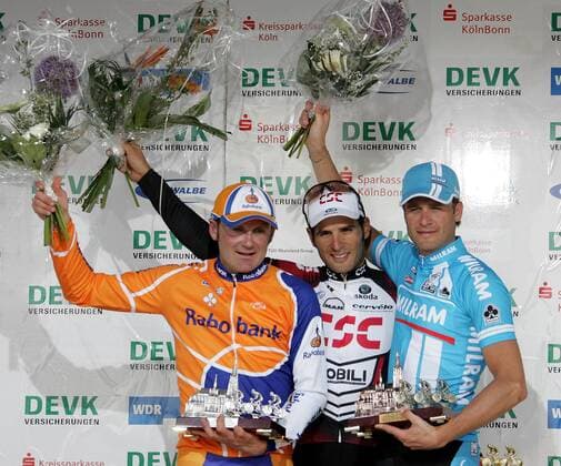 Siegerehrung Rund um Köln 2007: Sieger Juan Jose Haedo (Argentinien CSC, Mitte) zwischen Graeme Brown (Australien Rabobank, li.) und Alessandro Petacchi (Italien Milram) Radsport Herren 92. Rund um Köln 2007, Straßenradsport, Straße, Rad, Gruppe Köln Freude, Radsport Herren 92. Rund um Köln 2007, Straßenradsport, Straße, Rad, Gruppe Köln Freude,