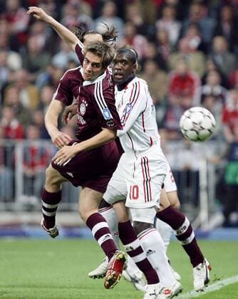 Philipp Lahm (Bayern, li.) gegen Clarence Seedorf (AC Mailand) Fußball EC 1 Herren Champions League 2006 2007, FC Bayern München - AC Mailand 0:2, Viertelfinale, Milan Gruppe München Dynamik, Fußball EC 1 Herren Champions League 2006 2007, FC Bayern München - AC Mailand 0:2, Viertelfinale, Milan Gruppe München Dynamik,