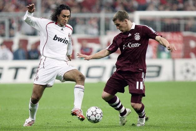 Lukas Podolski (Bayern, re.) gegen Alessandro Nesta (AC Mailand) Fußball EC 1 Herren Champions League 2006 2007, FC Bayern München - AC Mailand 0:2, Viertelfinale, Milan Gruppe München Dynamik, Fußball EC 1 Herren Champions League 2006 2007, FC Bayern München - AC Mailand 0:2, Viertelfinale, Milan Gruppe München Dynamik,