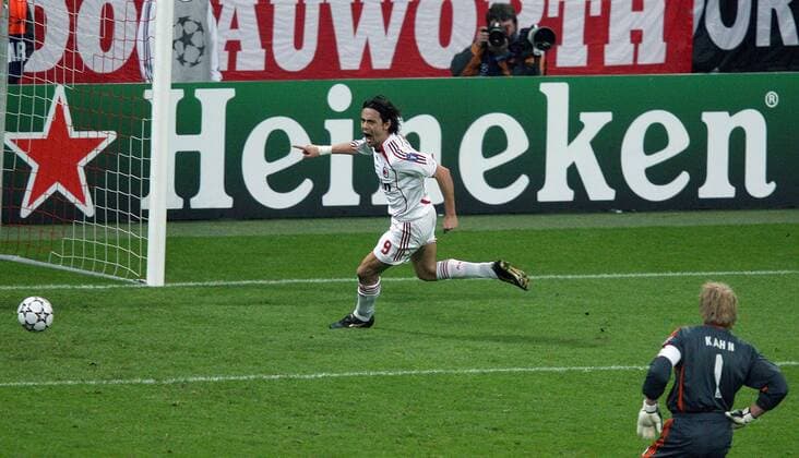 Torschütze Filippo Inzaghi (AC Mailand) jubelt im Rücken von Torwart Oliver Kahn (Bayern) -  Fußball EC 1 Herren Champions League 2006 2007, FC Bayern München - AC Mailand 0:2, Milan Gruppe München Freude, Begeisterung, Fußball EC 1 Herren Champions League 2006 2007, FC Bayern München - AC Mailand 0:2, Milan Gruppe München Freude, Begeisterung,