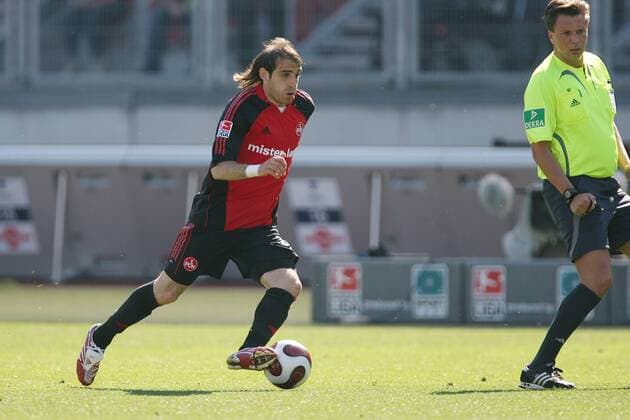 Javier Horacio Pinola (Nürnberg) am Ball Fußball 1. BL Herren Saison 2006 2007, 1. FC Nürnberg Einzelbild Nürnberg Dynamik, Fußball 1. BL Herren Saison 2006 2007, 1. FC Nürnberg Einzelbild Nürnberg Dynamik,