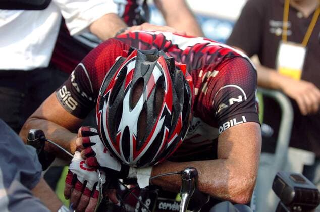 Stuart O Grady (Australien CSC) erschöpft nach seinem Sieg bei Paris Roubaix 2007 -  Radsport Herren Paris Roubaix 2007, ProTour, Straßenradsport, Straße, Rad, Einzelbild Erschöpfung, Radsport Herren Paris Roubaix 2007, ProTour, Straßenradsport, Straße, Rad, Einzelbild Erschöpfung,