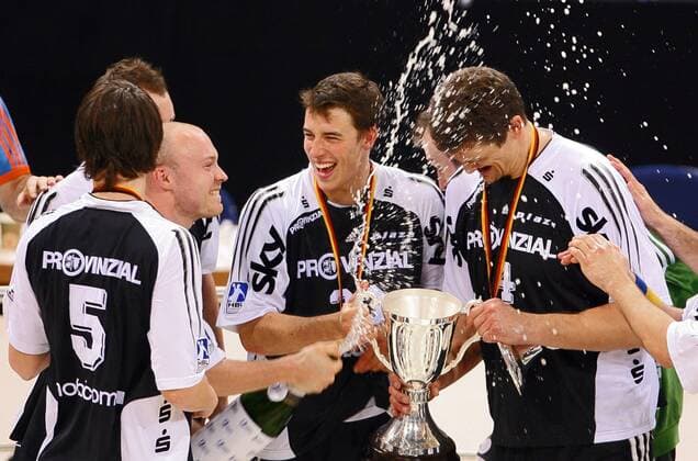 THW Kiel bejubelt den DHB Pokalsieg 2006 2007, u.a. mit Dominik Klein (Mitte) Handball 1. BL Herren DHB Pokal 2006 2007, Pokalspiel, Finale, Endspiel Gruppe Final Four, FinalFour, 4, Endrunde, Finalrunde Hamburg Freude, Handball 1. BL Herren DHB Pokal 2006 2007, Pokalspiel, Finale, Endspiel Gruppe Final Four, FinalFour, 4, Endrunde, Finalrunde Hamburg Freude,