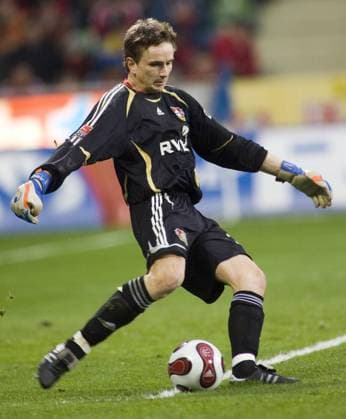 Torwart Rene Adler (Leverkusen) - Abstoß Fußball 1. BL Herren Saison 2006 2007, Bayer Leverkusen Einzelbild Leverkusen Dynamik Fußball 1. BL Herren Saison 2006 2007, Bayer Leverkusen Einzelbild Leverkusen Dynamik