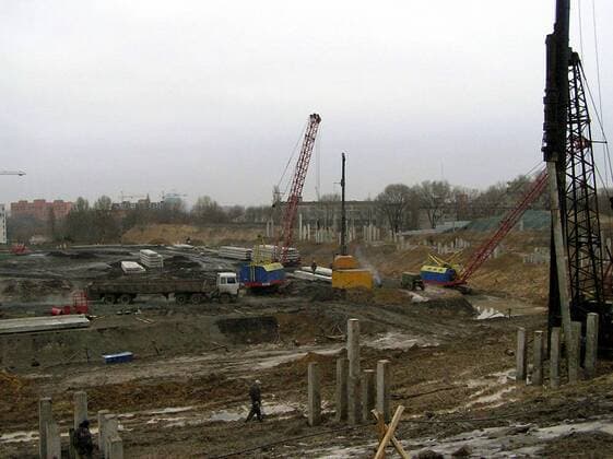 Es gibt noch viel zu tun auf dem Bauplatz der neuen Dnipro Arena in Dnjepropetrowsk - Wettkampfstätte der Euro 2012 -  (EN00135489004) Fußball EM Herren Vorschau 2007, Euro 2012, Austragungsort, Wettkampfstätte, Spielstätten, Totale Dnjepropetrowsk Fußball EM Herren Vorschau 2007, Euro 2012, Austragungsort, Wettkampfstätte, Spielstätten, Totale Dnjepropetrowsk