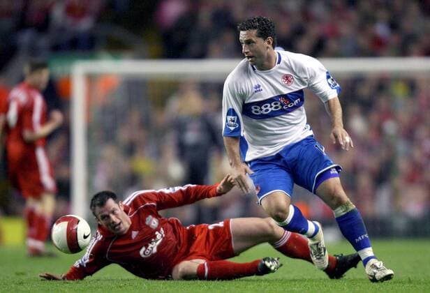 Fabio Rochemback (Middlesbrough, re.) lässt Jamie Carragher (Liverpool) links liegen - EDITORIAL USE ONLY. No use with unauthorised audio, video, data, fixture lists, club league logos or live services. Online in-match use limited to 120 images, no video emulation. No use in betting, games or single club league player publications. Fußball Herren English Premier League 2006 2007, 1. Englische Liga, Liverpool FC - Middlesbrough FC 2:0, Vdig Gruppe Liverpool Dynamik, Fußball Herren English Premier League 2006 2007, 1. Englische Liga, Liverpool FC - Middlesbrough FC 2:0, Vdig Gruppe Liverpool Dynamik,