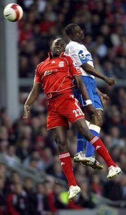 Mohamed Sissoko (Liverpool, li.) gegen George Boateng (Middlesbrough) - EDITORIAL USE ONLY. No use with unauthorised audio, video, data, fixture lists, club league logos or live services. Online in-match use limited to 120 images, no video emulation. No use in betting, games or single club league player publications. Fußball Herren English Premier League 2006 2007, 1. Englische Liga, Liverpool FC - Middlesbrough FC 2:0, Vdig Gruppe Liverpool Dynamik,, Höhe Fußball Herren English Premier League 2006 2007, 1. Englische Liga, Liverpool FC - Middlesbrough FC 2:0, Vdig Gruppe Liverpool Dynamik,, Höhe