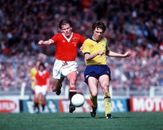 Steve Coppell (Manchester United, li.) gegen David O Leary (Arsenal) -  Fußball Herren FA Cup 1978 1979, Englischer Pokal, Pokalspiel, Finale, Endspiel, ManU Gruppe London Dynamik, Fußball Herren FA Cup 1978 1979, Englischer Pokal, Pokalspiel, Finale, Endspiel, ManU Gruppe London Dynamik,