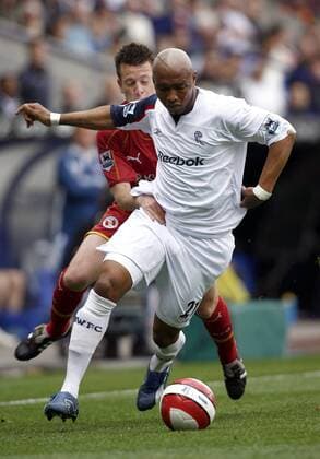 El Hadji Diouf (Bolton) schneller als Nicholas Shorey (Reading) - EDITORIAL USE ONLY. No use with unauthorised audio, video, data, fixture lists, club league logos or live services. Online in-match use limited to 120 images, no video emulation. No use in betting, games or single club league player publications. Fußball Herren English Premier League 2006 2007, 1. Englische Liga, Bolton Wanderers - Reading FC 1:3 Gruppe Bolton Dynamik, Überlegenheit, Fußball Herren English Premier League 2006 2007, 1. Englische Liga, Bolton Wanderers - Reading FC 1:3 Gruppe Bolton Dynamik, Überlegenheit,
