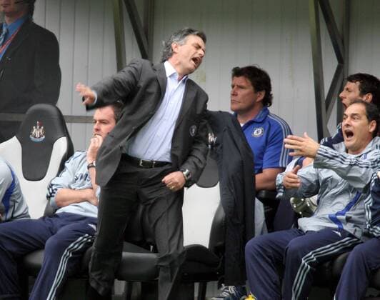 Trainer Jose Mourinho (Chelsea) reklamiert wütend -  Fußball Herren English Premier League 2006 2007, 1. Englische Liga, Chelsea FC London Gruppe Newcastle Enttäuschung, Wut, Fußball Herren English Premier League 2006 2007, 1. Englische Liga, Chelsea FC London Gruppe Newcastle Enttäuschung, Wut,
