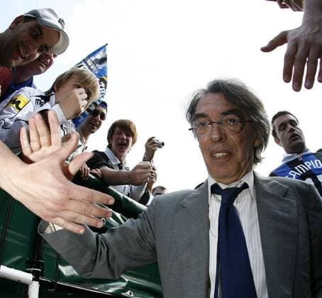 Präsident Massimo Moratti (Inter Mailand, Mitte) läßt sich von den Fans nach dem Gewinn der italienischen Meisterschaft 2006 2007 feiern -  Fußball Herren Serie A 2006 2007, 1. Italienische Liga, FC Internazionale Mailand Gruppe Siena Freude, Fußball Herren Serie A 2006 2007, 1. Italienische Liga, FC Internazionale Mailand Gruppe Siena Freude,
