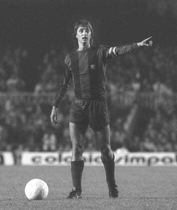 Johan Cruyff (FC Barcelona) gibt Anweisungen Fußball EC 1 Herren Europapokal der Landesmeister 1974 1975, Europacup Einzelbild Barcelona Fußball EC 1 Herren Europapokal der Landesmeister 1974 1975, Europacup Einzelbild Barcelona