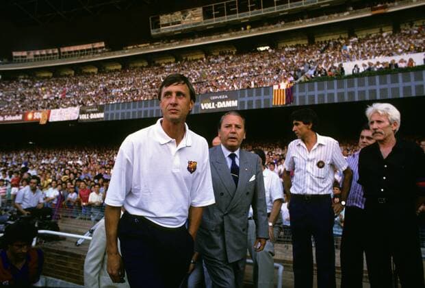 Trainer Johan Cruyff (li.) und Präsident Josep Nunez (beide FC Barcelona) - Fußball Herren Primera Division 1994 1995, 1. Spanische Liga, Barca Gruppe Aufnahmedatum geschätzt Barcelona Fußball Herren Primera Division 1994 1995, 1. Spanische Liga, Barca Gruppe Aufnahmedatum geschätzt Barcelona