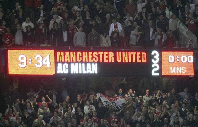 Die Anzeigetafel präsentiert das Endergebnis in der Champions League Halbfinalpartie: Manchester schlägt Mailand mit 3:2 -  Fußball EC 1 Herren Champions League 2006 2007, Halbfinale, Manchester United - AC Mailand 3:2, ManU, Milan Totale Manchester Fußball EC 1 Herren Champions League 2006 2007, Halbfinale, Manchester United - AC Mailand 3:2, ManU, Milan Totale Manchester