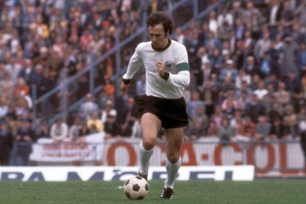 Franz Beckenbauer (BR Deutschland) am Ball Fußball Länderspiel Herren EM 1972, Nationalmannschaft, Nationaltrikot, BRD, Vdia Einzelbild Finale Endspiel Brüssel Dynamik, Fußball Länderspiel Herren EM 1972, Nationalmannschaft, Nationaltrikot, BRD, Vdia Einzelbild Finale Endspiel Brüssel Dynamik,