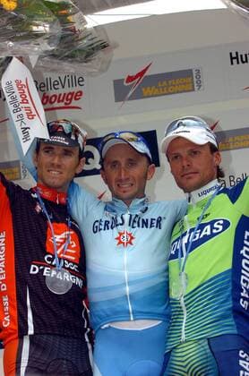 Siegerehrung Fleche Wallonne 2007: Davide Rebellin (Italien Gerolsteiner, Mitte) gewinnt vor Alejandro Valverde (Spanien Caisse d Epargne, li.) und Danilo di Luca (Italien Liquigas) - Radsport Herren Fleche Wallonne 2007, Wallonischer Pfeil, ProTour, Straßenradsport, Straße, Rad, Gruppe Charleroi - Huy Radsport Herren Fleche Wallonne 2007, Wallonischer Pfeil, ProTour, Straßenradsport, Straße, Rad, Gruppe Charleroi - Huy
