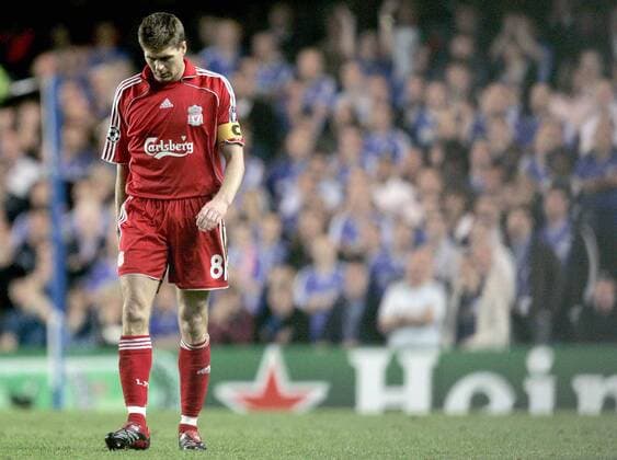 Steven Gerrard (Liverpool) geht enttäuscht ab - EDITORIAL USE ONLY. No use with unauthorised audio, video, data, fixture lists, club league logos or live services. Online in-match use limited to 120 images, no video emulation. No use in betting, games or single club league player publications. Fußball EC 1 Herren Champions League 2006 2007, FC Liverpool Einzelbild London Enttäuschung, Fußball EC 1 Herren Champions League 2006 2007, FC Liverpool Einzelbild London Enttäuschung,