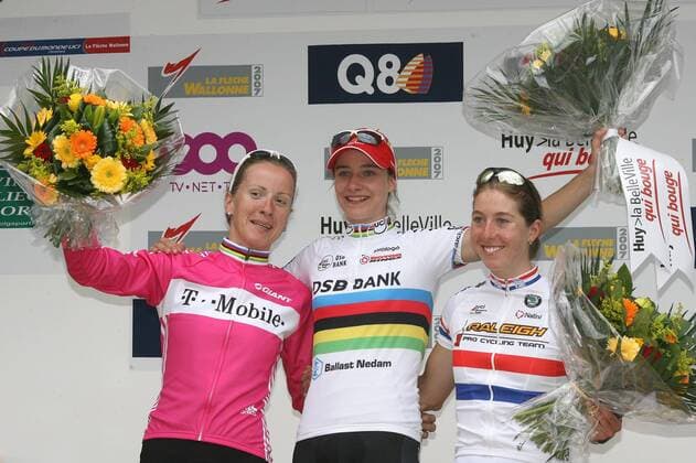Marianne Vos (Niederlande DSB Bank, Mitte) gewinnt die Fleche Wallonne 2007 vor der Zweitplatzierten Nicole Cooke (Großbritannien Lifeforce Raleigh, re.) und Judith Arndt (Deutschland T Mobile) Radsport Damen Fleche Wallonne 2007, Wallonischer Pfeil, ProTour, Straßenradsport, Straße, Rad Gruppe Huy Freude, Radsport Damen Fleche Wallonne 2007, Wallonischer Pfeil, ProTour, Straßenradsport, Straße, Rad Gruppe Huy Freude,