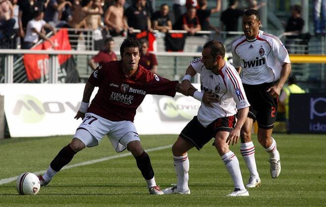 Francesco Coco (FC Turin, li.) gegen Cristian Brocchi (AC Mailand) -  Fußball Herren Serie A 2006 2007, 1. Italienische Liga, FC Turin - Milan Gruppe Turin Fußball Herren Serie A 2006 2007, 1. Italienische Liga, FC Turin - Milan Gruppe Turin