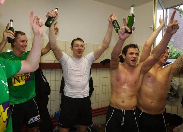 Aufstiegsfeier Füchse Berlin, v. li.: Pavel Prokopec, Torwart Petr Stochl, Marc Hartensuer, Sebastian Römling Handball 2. BL Herren Saison 2006 2007, Nord, Reinickendorfer Füchse, Berlin, Reinickendorf Gruppe Augustdorf Handball 2. BL Herren Saison 2006 2007, Nord, Reinickendorfer Füchse, Berlin, Reinickendorf Gruppe Augustdorf