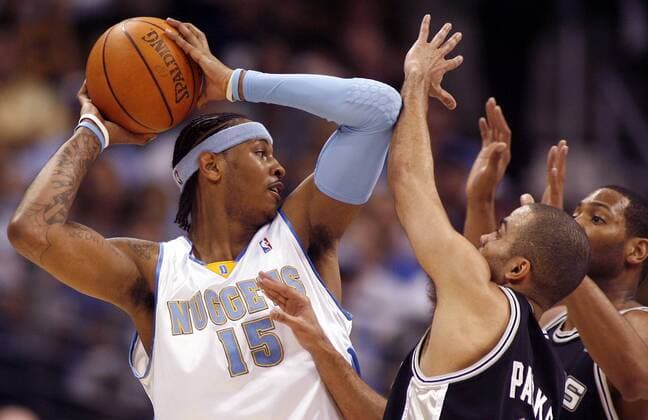 Carmelo Anthony (Denver Nuggets, li.) gegen Tony Parker (San Antonio Spurs) -  (DEN2007042805) Basketball Herren NBA 2006 2007, Denver Nuggets - San Antonio Spurs Playoffs 91:96, Playoff, Play Offs, Off Gruppe Denver Basketball Herren NBA 2006 2007, Denver Nuggets - San Antonio Spurs Playoffs 91:96, Playoff, Play Offs, Off Gruppe Denver