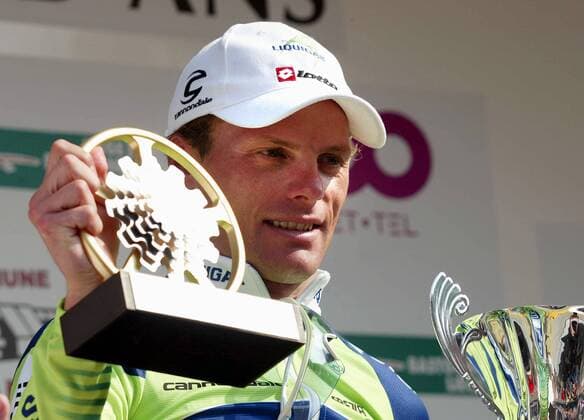 Siegerehrung Lüttich Bastogne Lüttich 2007: Sieger Danilo di Luca (Italien Liquigas) präsentiert seine Pokale Radsport Herren 93. Lüttich Bastogne Lüttich 2007, ProTour, Straßenradsport, Straße, Rad, Vdig Einzelbild Lüttich Freude, Radsport Herren 93. Lüttich Bastogne Lüttich 2007, ProTour, Straßenradsport, Straße, Rad, Vdig Einzelbild Lüttich Freude,