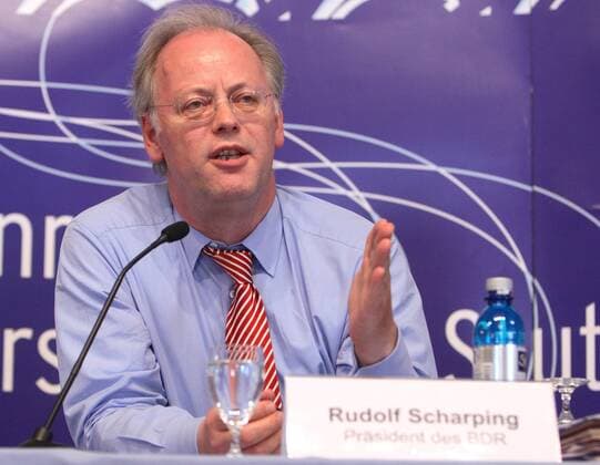 BDR Präsident Rudolf Scharping (Deutschland) während der Pressekonferenz Radsport WM Herren Vorschau WM 2007, Straßenradsport, Straße, Rad, Pressetermin Porträt Frankfurt M. Radsport WM Herren Vorschau WM 2007, Straßenradsport, Straße, Rad, Pressetermin Porträt Frankfurt M.
