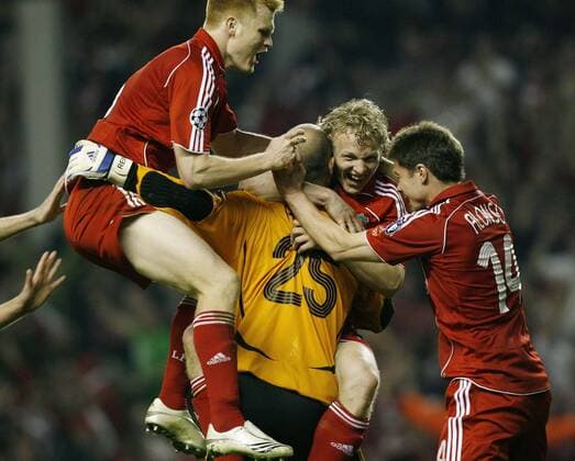 Torwart Jose Manuel Reina wird nach gewonnenem Champions League Halbfinale bestürmt, v.li.: John Arne Riise, Dirk Kuyt und Xabi Alonso (alle Liverpool) - EDITORIAL USE ONLY. No use with unauthorised audio, video, data, fixture lists, club league logos or live services. Online in-match use limited to 120 images, no video emulation. No use in betting, games or single club league player publications. Fußball EC 1 Herren Champions League 2006 2007, Halbfinale, FC Liverpool Gruppe Liverpool Freude, Begeisterung, Fußball EC 1 Herren Champions League 2006 2007, Halbfinale, FC Liverpool Gruppe Liverpool Freude, Begeisterung,