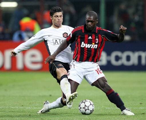 Clarence Seedorf (AC Mailand, re.) gegen Cristiano Ronaldo (Manchester United) - Fußball EC 1 Herren Champions League 2006 2007, AC Milan - Manchester United 3:0, ManU, Halbfinale Gruppe Mailand Dynamik, Kampf, Fußball EC 1 Herren Champions League 2006 2007, AC Milan - Manchester United 3:0, ManU, Halbfinale Gruppe Mailand Dynamik, Kampf,