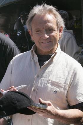 Rennfahrerlegende Egon Müller (Deutschland) gibt Autogramme Motorsport Damen Speedway 2007, Motorrad, Motorradrennen, Motorradrennsport, Bahnsport, Bahnrennen Einzelbild Brokstedt Motorsport Damen Speedway 2007, Motorrad, Motorradrennen, Motorradrennsport, Bahnsport, Bahnrennen Einzelbild Brokstedt