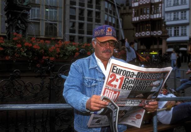 Europameister 1996 Deutschland - BILD titelt: Europa Meister, Goldener Bierhoff Fußball Herren EM 1996 Nationalmannschaft, Europameister, Vdia Einzelbild Frankfurt M. Fußball Herren EM 1996 Nationalmannschaft, Europameister, Vdia Einzelbild Frankfurt M.