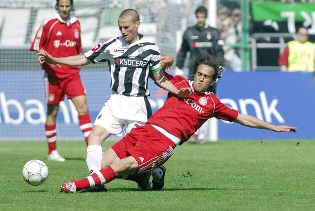 Peer Kluge (Gladbach, li.) gegen Ali Karimi (Bayern) Fußball 1. BL Herren Saison 2006 2007, Borussia Mönchengladbach - FC Bayern München 1:1 Gruppe Mönchengladbach Dynamik, Kampf, Fußball 1. BL Herren Saison 2006 2007, Borussia Mönchengladbach - FC Bayern München 1:1 Gruppe Mönchengladbach Dynamik, Kampf,