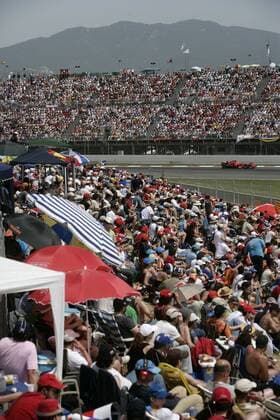 Zuschauermassen während des sonnigen Großen Preises von Spanien Motorsport Grand Prix Herren Großer Preis von Spanien 2007, Formel 1 Weltmeisterschaft, F1, F, GP, WM Totale o0 Circuit de Catalunya Barcelona Masse, Motorsport Grand Prix Herren Großer Preis von Spanien 2007, Formel 1 Weltmeisterschaft, F1, F, GP, WM Totale o0 Circuit de Catalunya Barcelona Masse,
