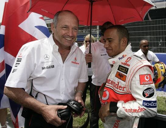 Teamchef Ron Dennis (li.) und Lewis Hamilton (beide England beide McLaren Mercedes) gut gelaunt im Gespräch Motorsport Grand Prix Herren Großer Preis von Spanien 2007, Formel 1 Weltmeisterschaft, F1, F, GP, WM Gruppe o0 Circuit de Catalunya Barcelona Freude, Motorsport Grand Prix Herren Großer Preis von Spanien 2007, Formel 1 Weltmeisterschaft, F1, F, GP, WM Gruppe o0 Circuit de Catalunya Barcelona Freude,