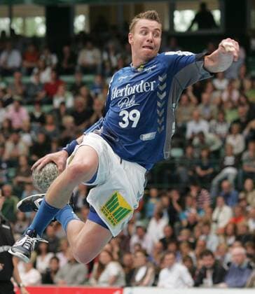 Filip Jicha (Lemgo) am Ball Handball 1. BL Herren Saison 2006 2007, TBV Lemgo Einzelbild Halle Westfalen Dynamik, Spannung Handball 1. BL Herren Saison 2006 2007, TBV Lemgo Einzelbild Halle Westfalen Dynamik, Spannung