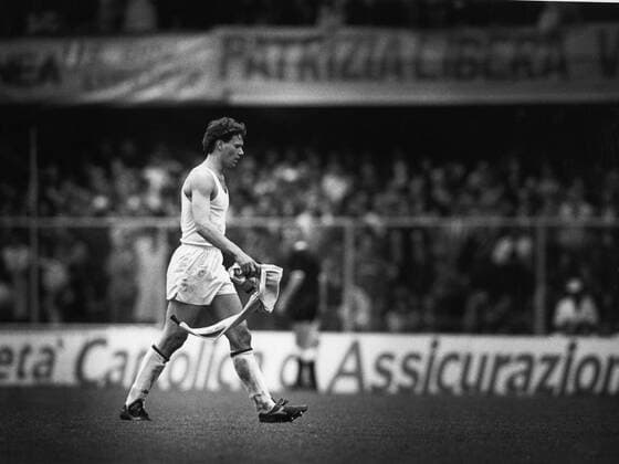 Marco van Basten (AC Mailand) - Abgang im Unterhemd nach seinem Platzverweis - Fußball Herren Serie A 1987 1988, 1. Italienische Liga, AC Mailand, Milan, Vneg Vsw Einzelbild Aufnahmedatum geschätzt Fußball Herren Serie A 1987 1988, 1. Italienische Liga, AC Mailand, Milan, Vneg Vsw Einzelbild Aufnahmedatum geschätzt