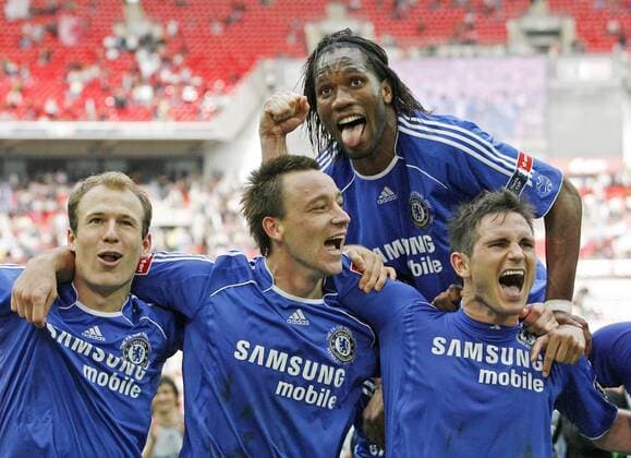 Chelsea gewinnt den FA Cup 2006 2007, v.li.: Arjen Robben, John Terry, Didier Drogba und Frank Lampard - EDITORIAL USE ONLY. No use with unauthorised audio, video, data, fixture lists, club league logos or live services. Online in-match use limited to 120 images, no video emulation. No use in betting, games or single club league player publications. Fußball Herren English FA Cup 2006 2007, Englischer Pokal, Pokalspiel, Finale, Endspiel, Pokalfinale, Pokalendspiel Gruppe London Freude, Begeisterung, Fußball Herren English FA Cup 2006 2007, Englischer Pokal, Pokalspiel, Finale, Endspiel, Pokalfinale, Pokalendspiel Gruppe London Freude, Begeisterung,