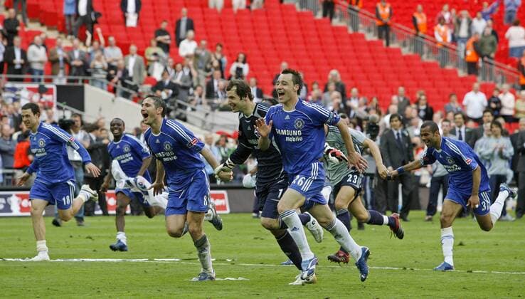 Chelsea gewinnt den FA Cup 2006 2007, v.re.: Ashley Cole, John Terry, Torwart Petr Cech und Frank Lampard - EDITORIAL USE ONLY. No use with unauthorised audio, video, data, fixture lists, club league logos or live services. Online in-match use limited to 120 images, no video emulation. No use in betting, games or single club league player publications. Fußball Herren English FA Cup 2006 2007, Englischer Pokal, Pokalspiel, Finale, Endspiel, Pokalfinale, Pokalendspiel Gruppe London Freude, Begeisterung, Fußball Herren English FA Cup 2006 2007, Englischer Pokal, Pokalspiel, Finale, Endspiel, Pokalfinale, Pokalendspiel Gruppe London Freude, Begeisterung,