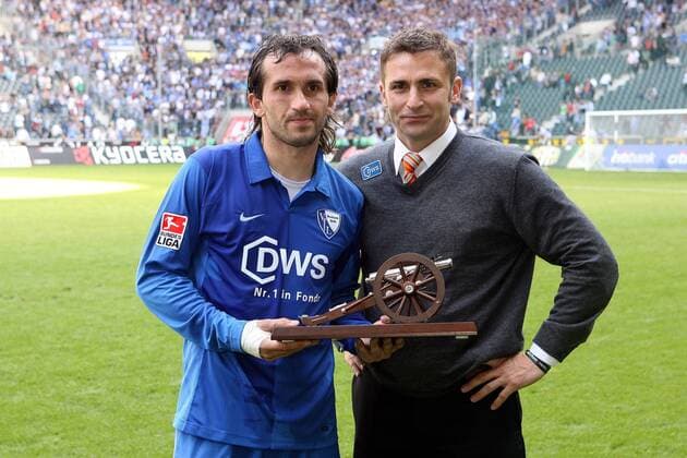 Der frisch gebackene Torjäger Theofanis Gekas (li.) neben Manager und früheren Torschützenkönig Stefan Kuntz (beide Bochum) Fußball 1. BL Herren Saison 2006 2007, VfL Bochum Gruppe Mönchengladbach Fußball 1. BL Herren Saison 2006 2007, VfL Bochum Gruppe Mönchengladbach