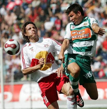 Rene Aufhauser (Salzburg, li.) gegen Markus Katzer (Rapid Wien) -  Fußball 1. BL Herren TmobileBundesliga 2006 2007, 1. Österreichische Liga, SV Red Bull Salzburg - Rapid Wien 3:1 Gruppe Wals Siezenheim Dynamik, Fußball 1. BL Herren TmobileBundesliga 2006 2007, 1. Österreichische Liga, SV Red Bull Salzburg - Rapid Wien 3:1 Gruppe Wals Siezenheim Dynamik,