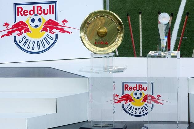 Meisterschale des Österreichischen Fußballmeisters geht für die Saison 2006 2007 an SV Red Bull Salzburg -  Fußball 1. BL Herren TmobileBundesliga 2006 2007, 1. Österreichische Liga, RedBull Einzelbild Wals Siezenheim Fußball 1. BL Herren TmobileBundesliga 2006 2007, 1. Österreichische Liga, RedBull Einzelbild Wals Siezenheim