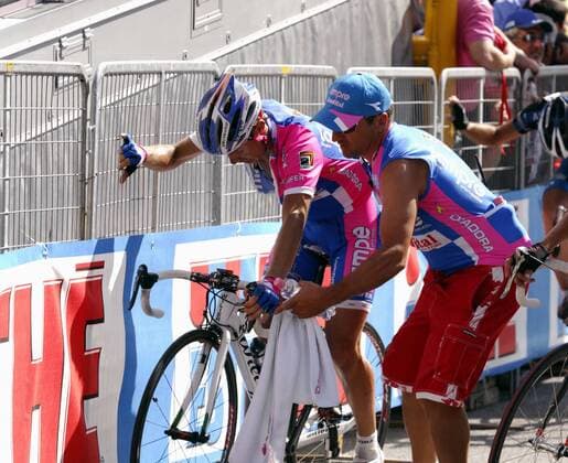 Damiano Cunego (Italien Lampre Fondital) erschöpft im Ziel -  Radsport Herren Giro d Italia 2007, dItalia, ProTour, Straßenradsport, Straße, Rad Gruppe Signora Della Guardia 10. Etappe: Lido di Camaiore - Santuario Nostra Erschöpfung, Radsport Herren Giro d Italia 2007, dItalia, ProTour, Straßenradsport, Straße, Rad Gruppe Signora Della Guardia 10. Etappe: Lido di Camaiore - Santuario Nostra Erschöpfung,