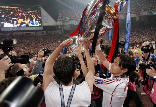 Filippo Inzaghi (AC Mailand) präsentiert stolz die Trophäe Fußball EC 1 Herren Champions League 2006 2007, Finale, Endspiel, AC Mailand, Milan Gruppe Athen Fußball EC 1 Herren Champions League 2006 2007, Finale, Endspiel, AC Mailand, Milan Gruppe Athen
